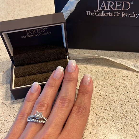 Jared engagement ring and matching band 💍 - Picture 4 of 9